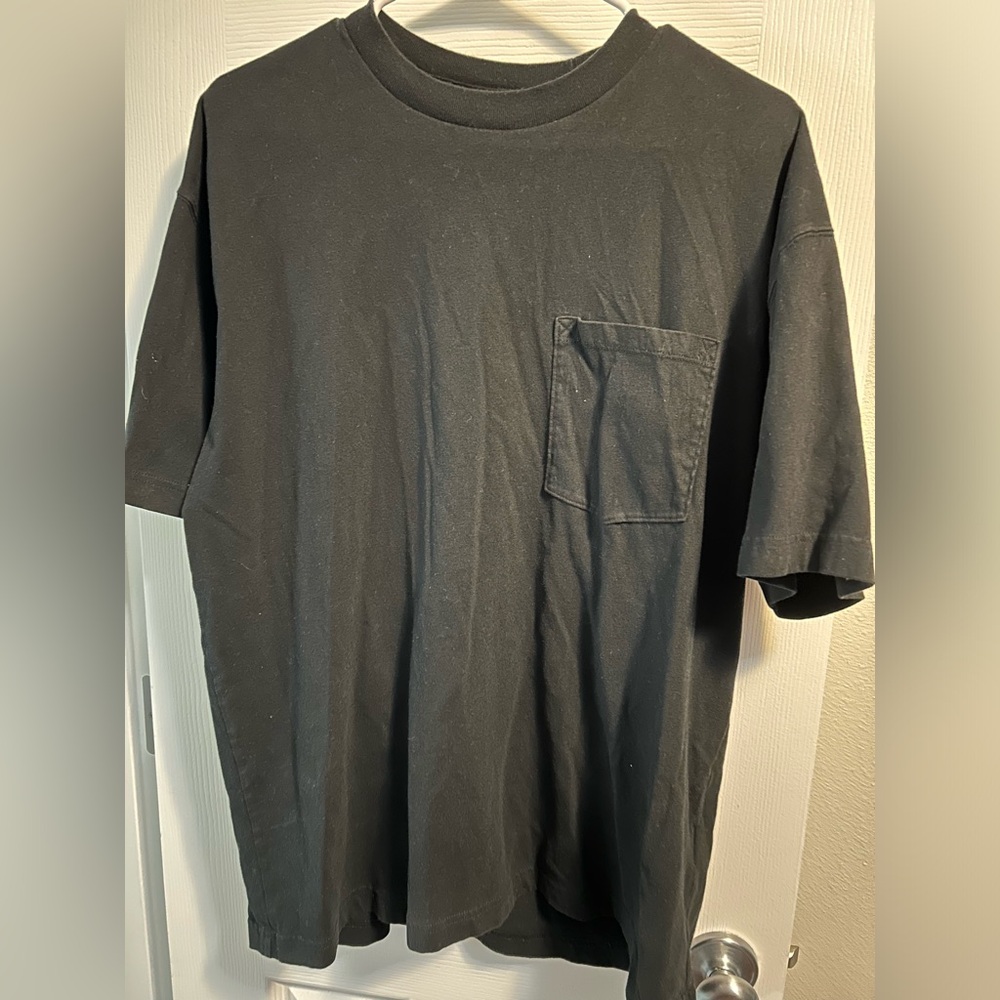 A&F black tee
